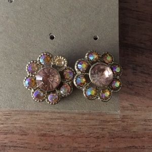 BOGO ALL JEWELRY 2/$10! NWT Flower Earrings